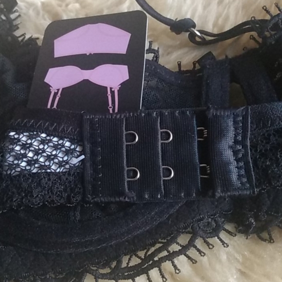 Guoeappa Lace Bra & Panties - Picture 8 of 8